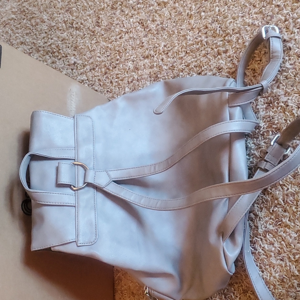 Back pack - Picture 2 of 4